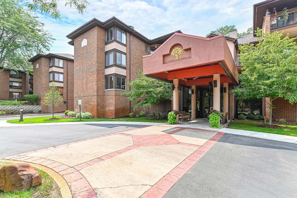 1600 W Green Tree Rd B130, Glendale