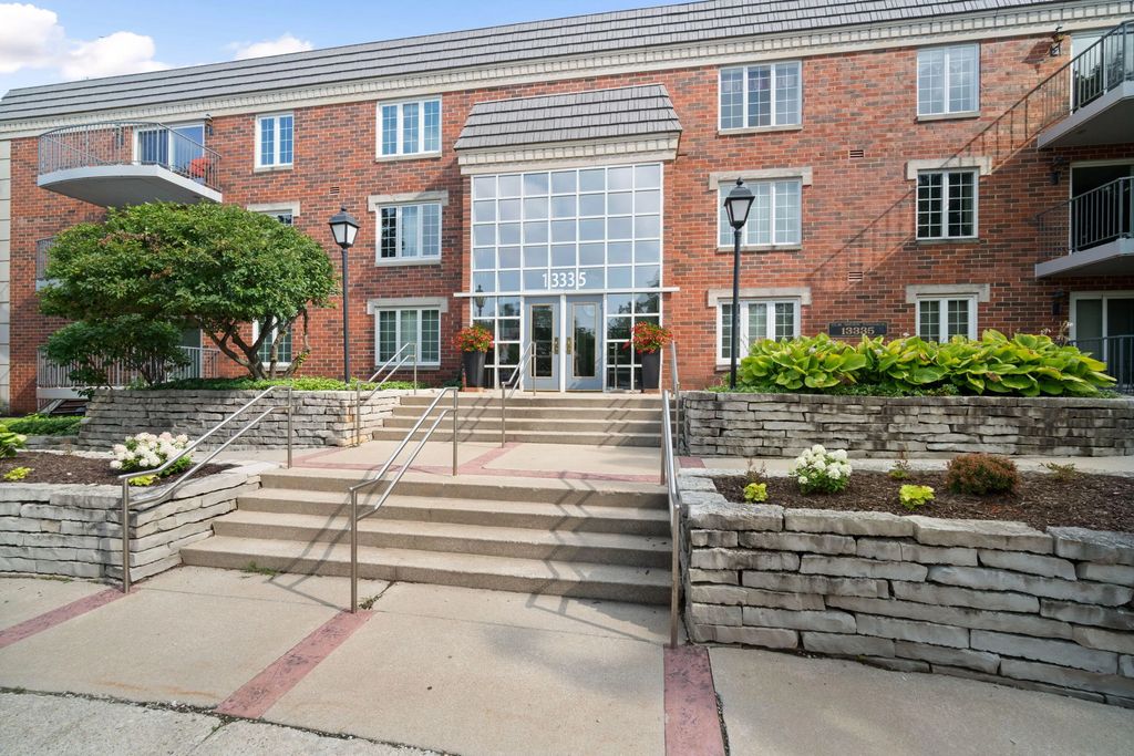 13335 Watertown Plank Rd 115, Elm Grove
