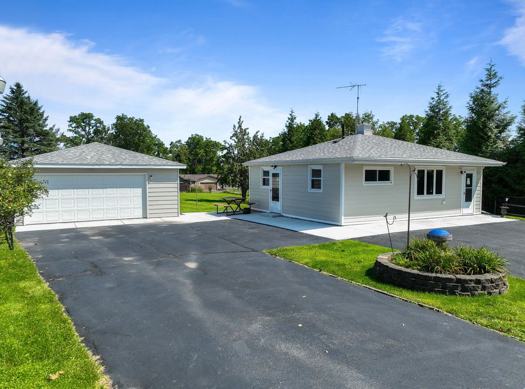 N3358 Hawthorn Rd, Geneva