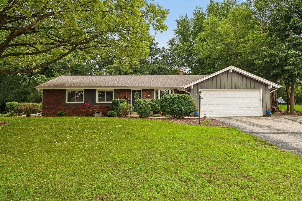 424 Hartwood Ln, Hartland