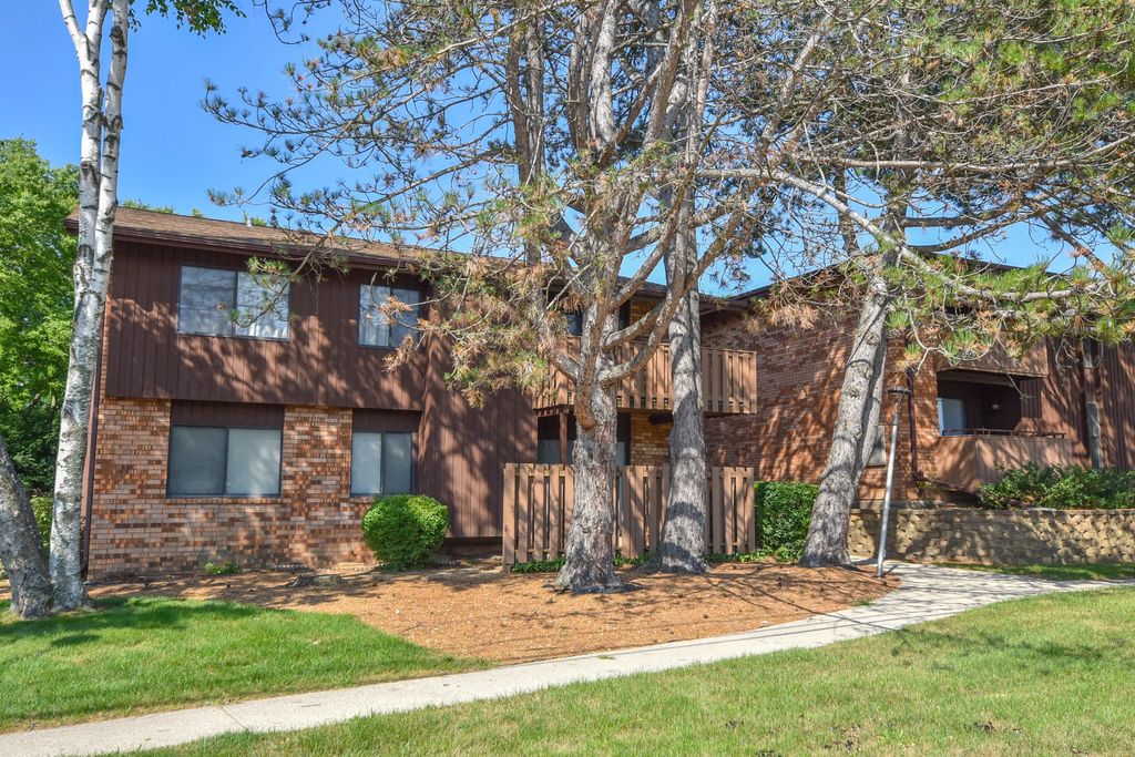 7001 N Green Bay Ave C, Glendale
