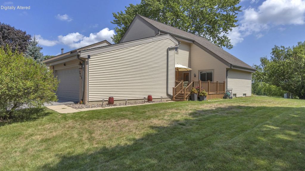 7266 S Delaine Dr, Oak Creek