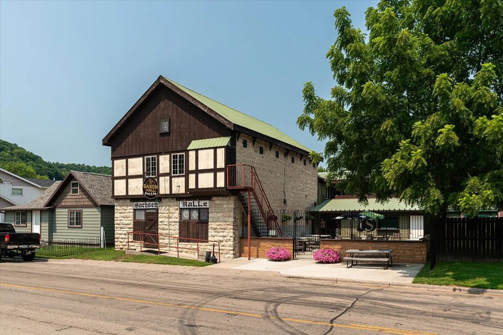 702 Main St, Brownsville