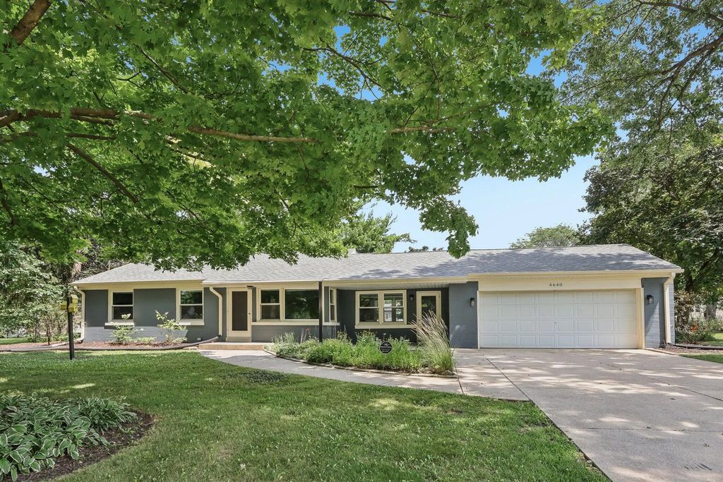 4640 N 149th St, Brookfield