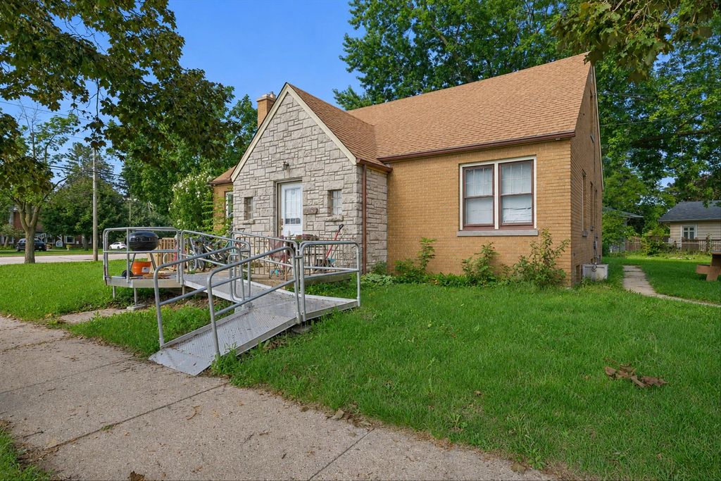7954 40th Ave, Kenosha