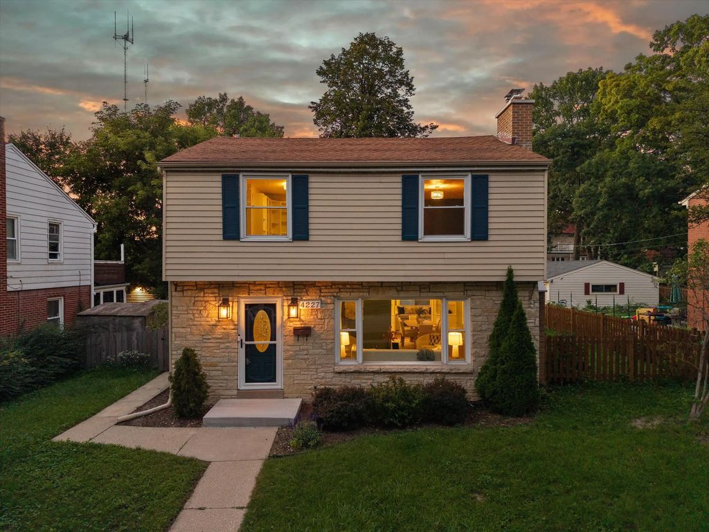 4227 N Olsen Ave, Shorewood