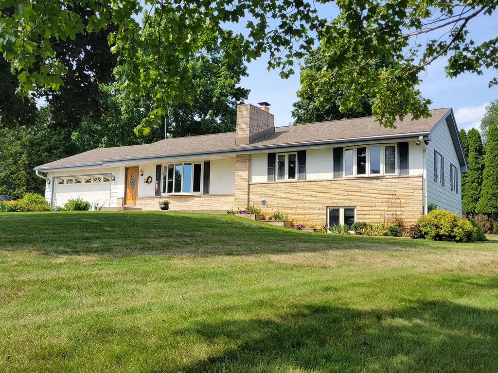 N7928 Green Tree Ln, Ixonia