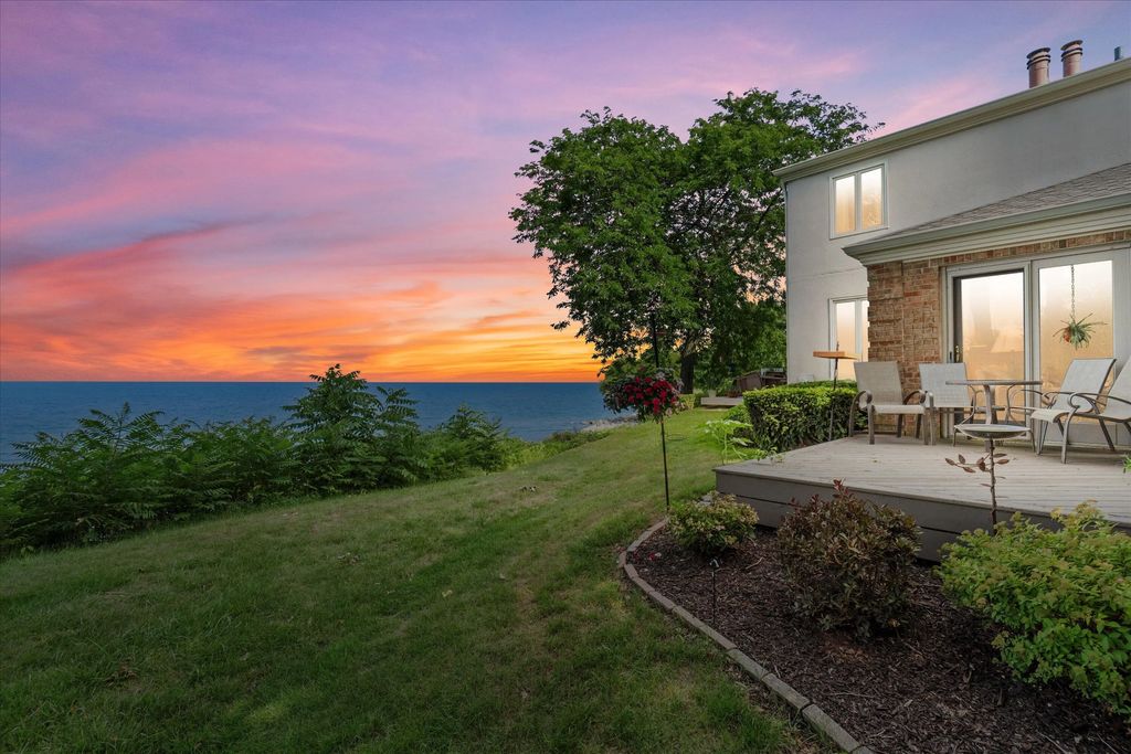 700 Waters Edge Rd 5, Caledonia