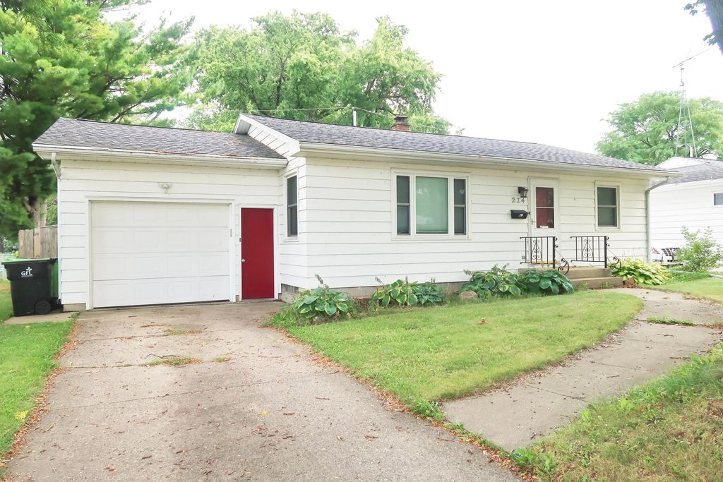 214 Francis Ct, Beaver Dam