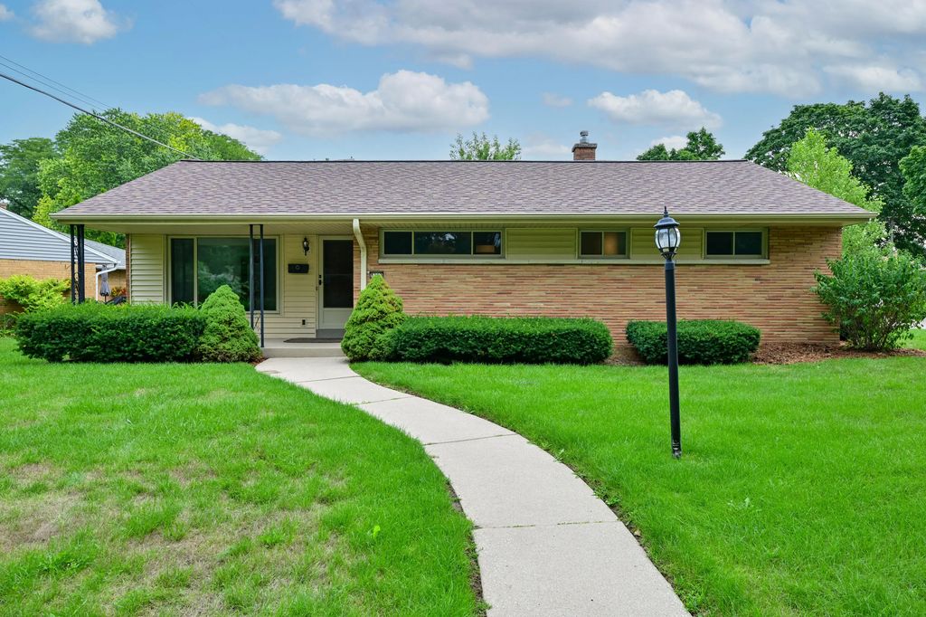 8143 W Raymond Ln, West Allis