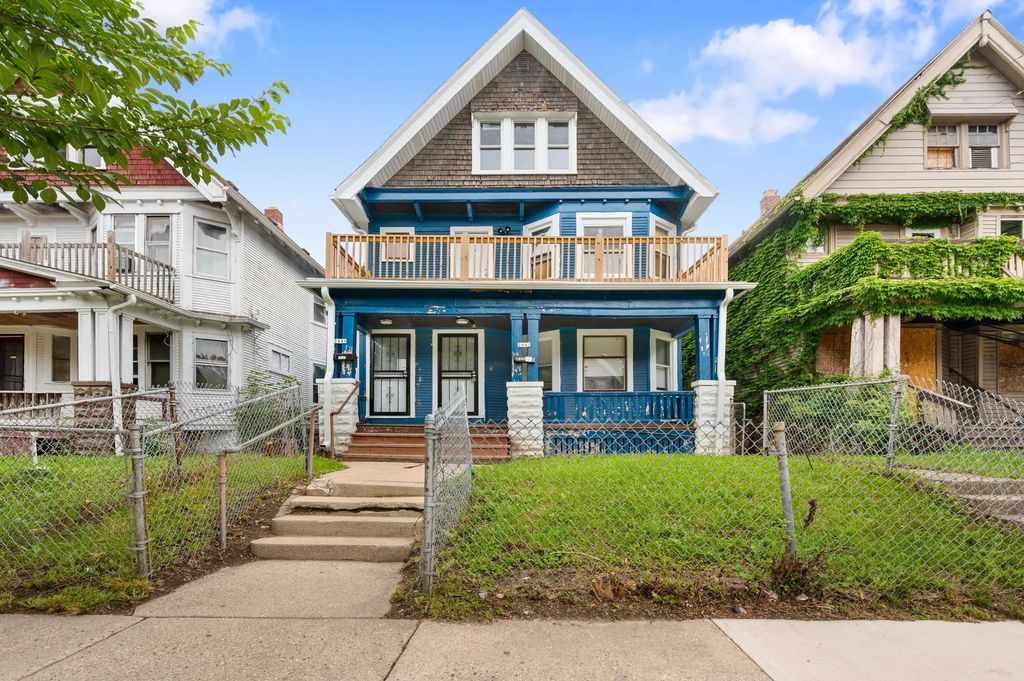 2442 N 39th St 2444, Milwaukee