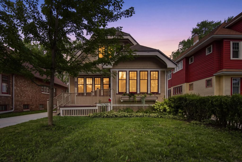 2551 N 66th St, Wauwatosa