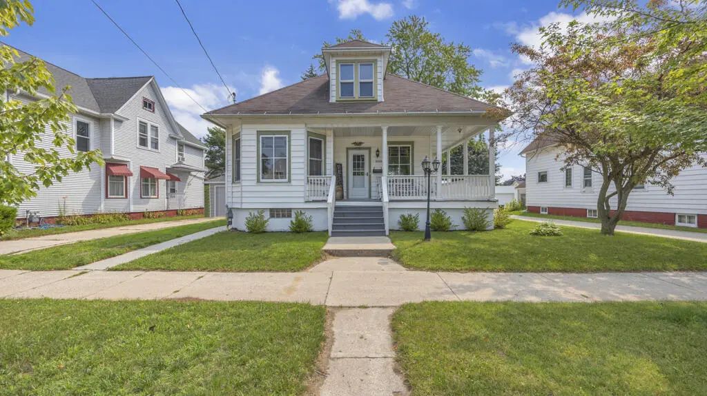 2313 Washington St, Two Rivers