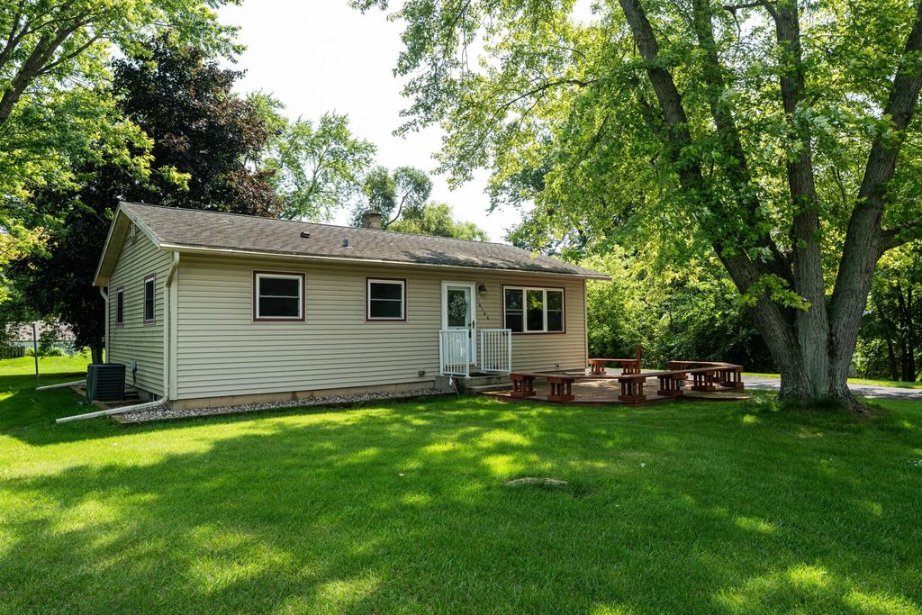 10504 S 4th Ave, Oak Creek