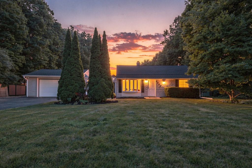 5225 W County Line Rd, Brown Deer