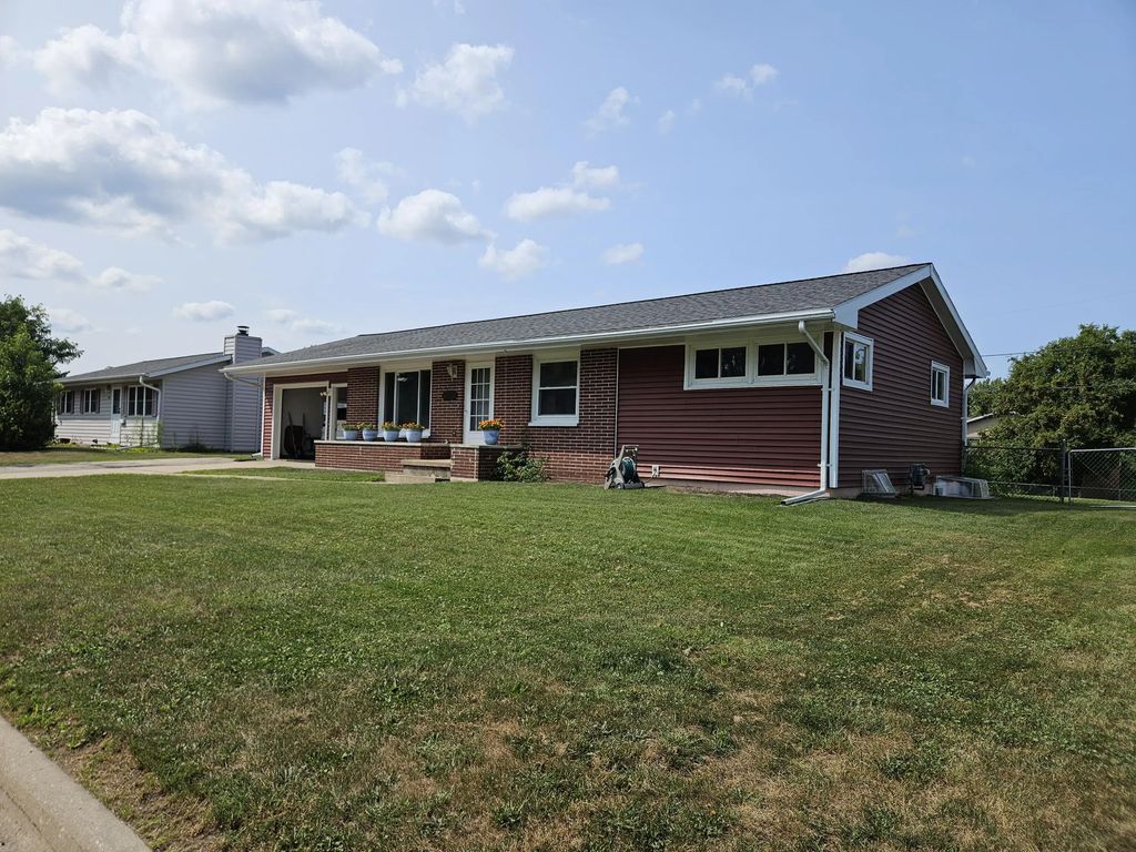 918 Eyler St, Sparta