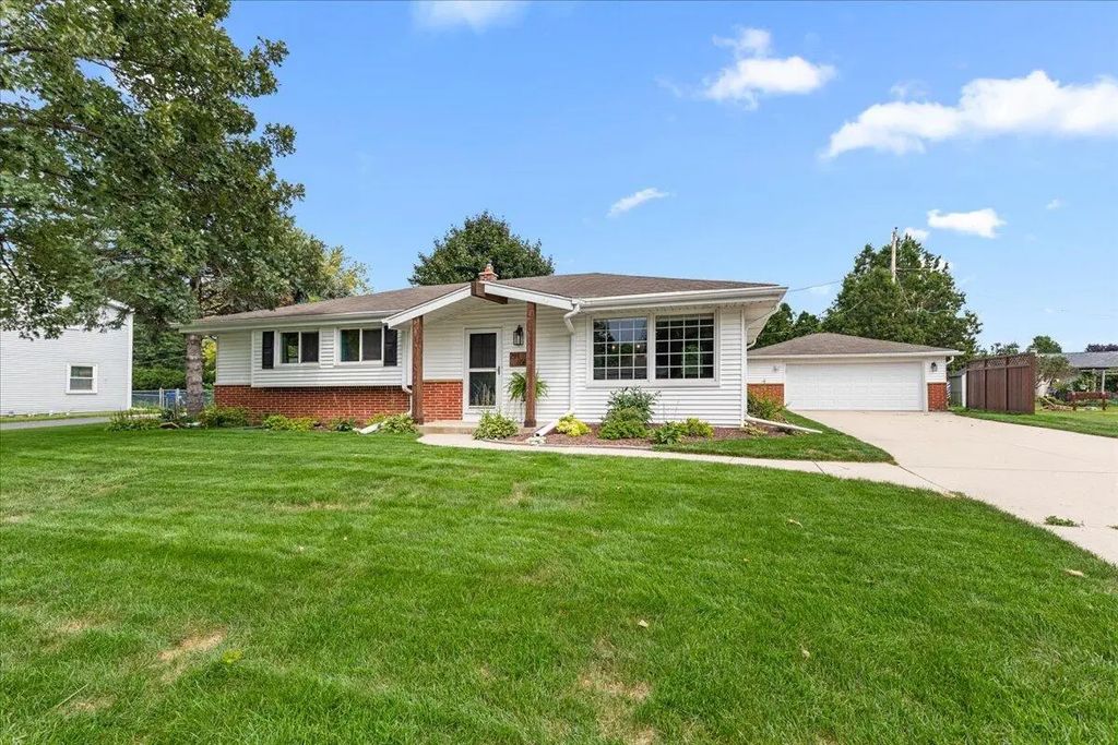W244n6564 Westchester Dr, Sussex