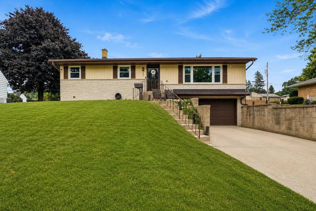 303 S 16th Ave, West Bend