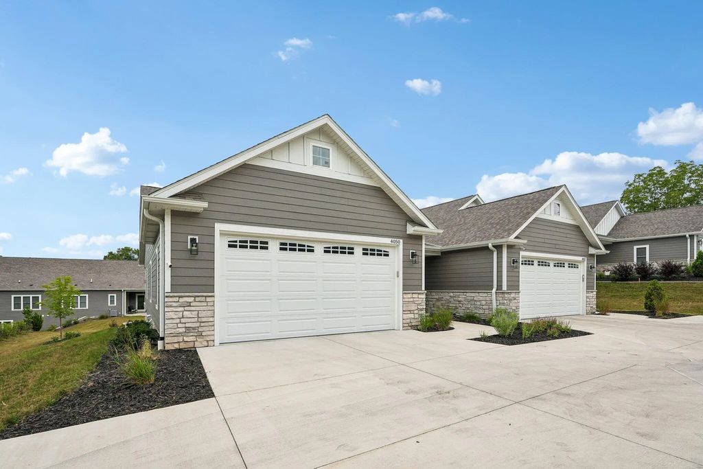 4050 S 124th St 201, Greenfield
