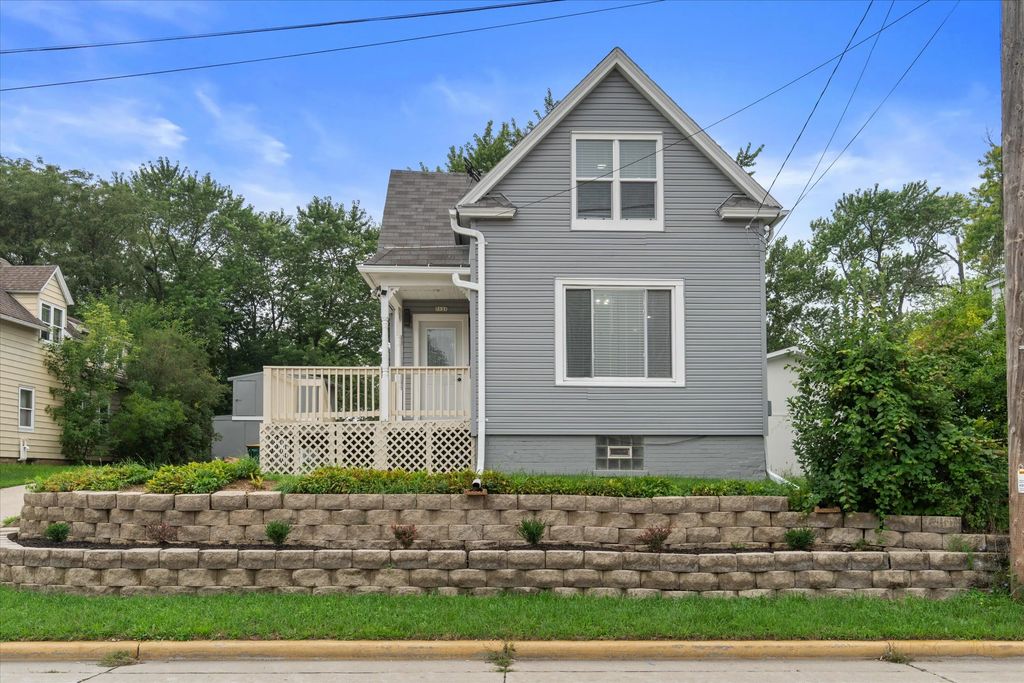 7131 S Pennsylvania Ave, Oak Creek