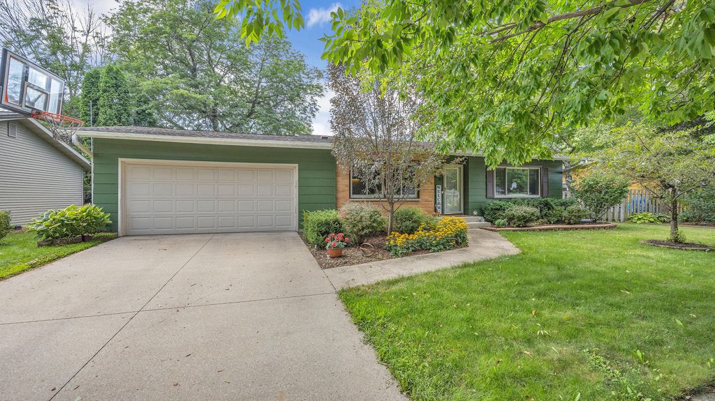 70 Cherry Ln, Fond Du Lac