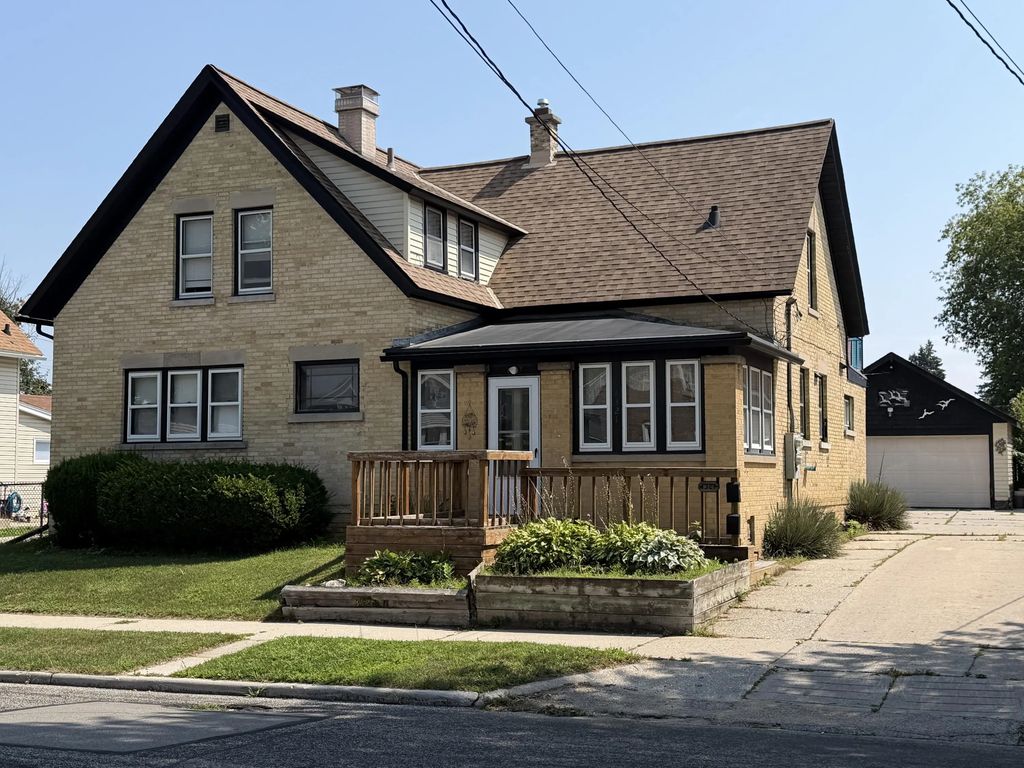 1321 S 16th St, Manitowoc