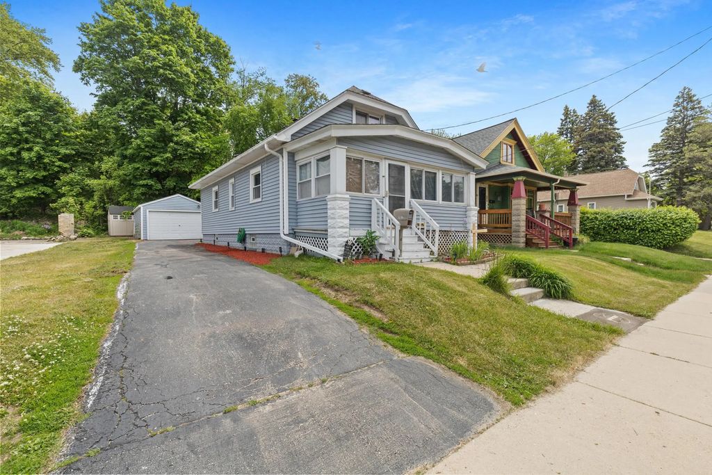 1017 N Chicago Ave, South Milwaukee
