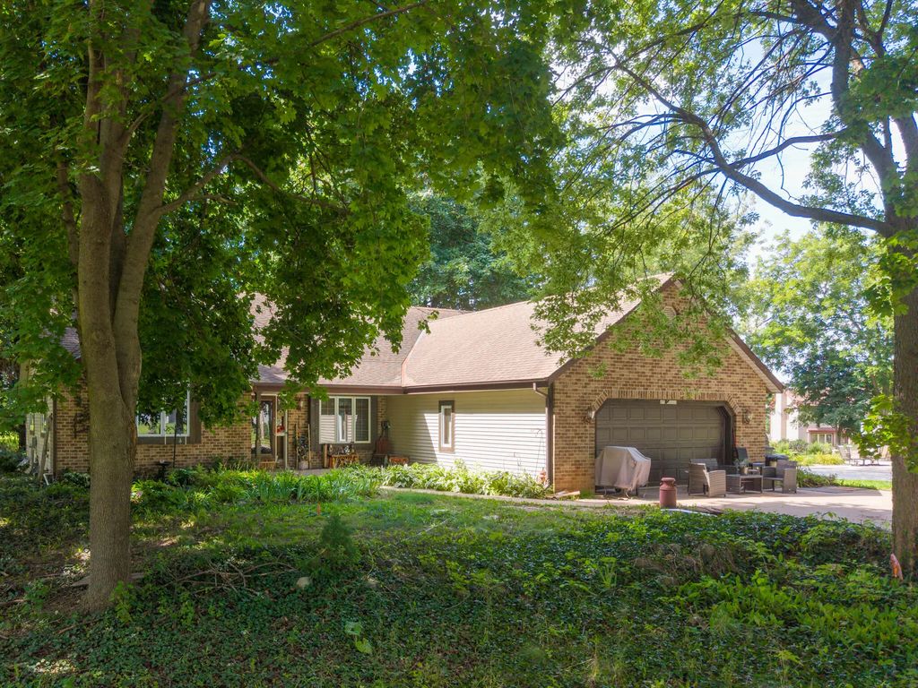 N71w23721 Good Hope Rd, Sussex