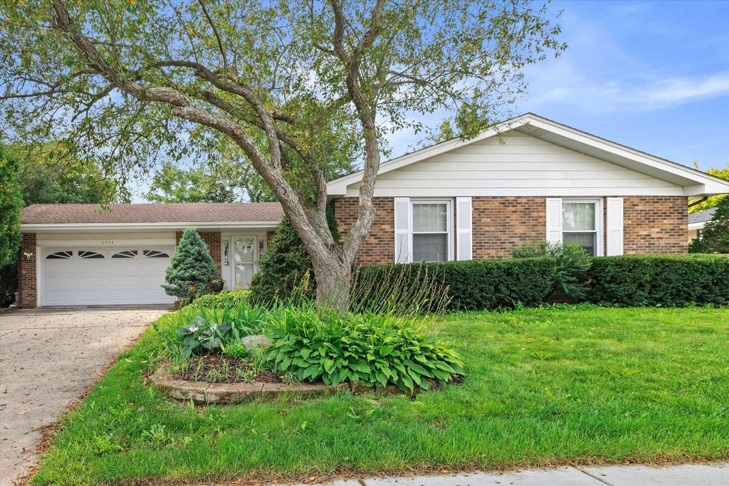 3325 14th Pl, Kenosha