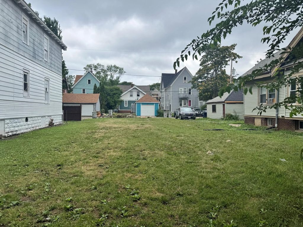 2445 N 40th St, Milwaukee