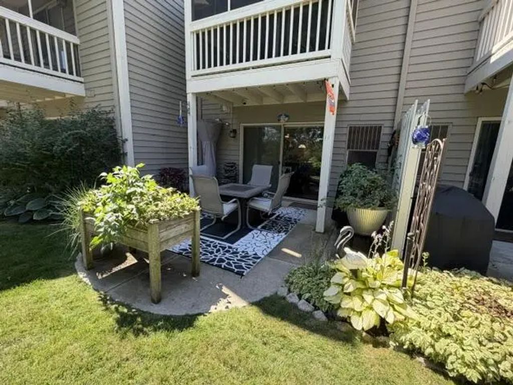 240 Marina Ct 28, Waterford