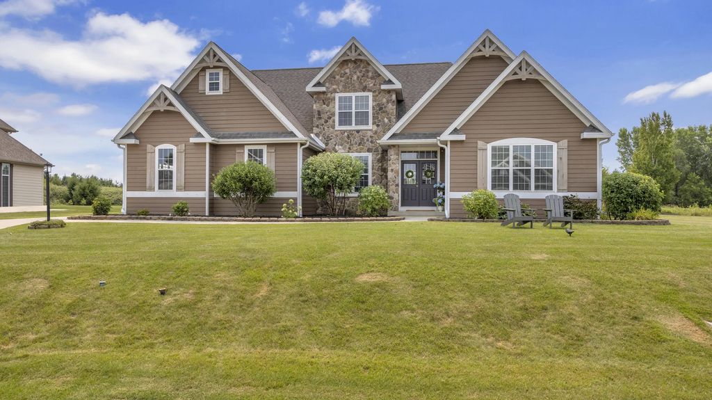 W1799 Heathmor Dr, Sheboygan