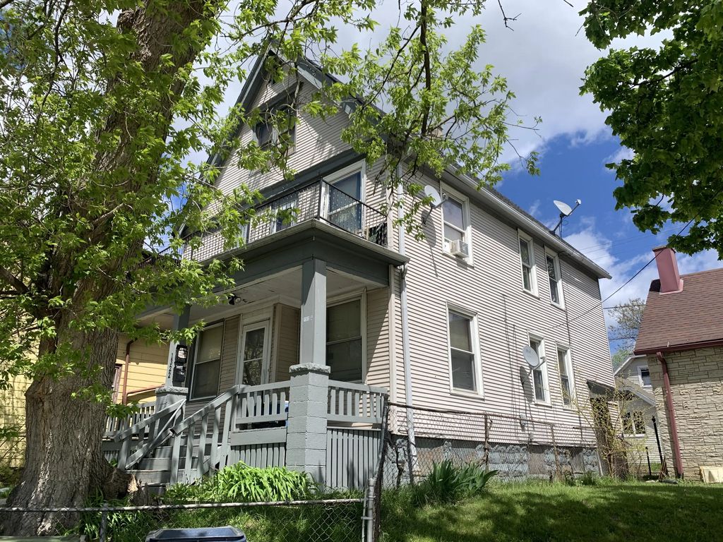 1322 W Hopkins St 1322a, Milwaukee