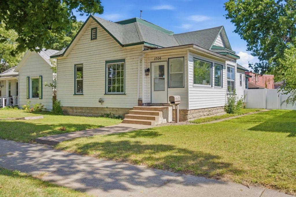 1706 Kane St, La Crosse