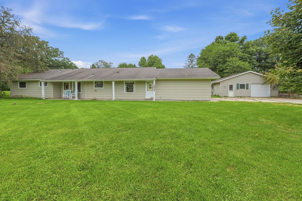 1307 E Lake St, Horicon
