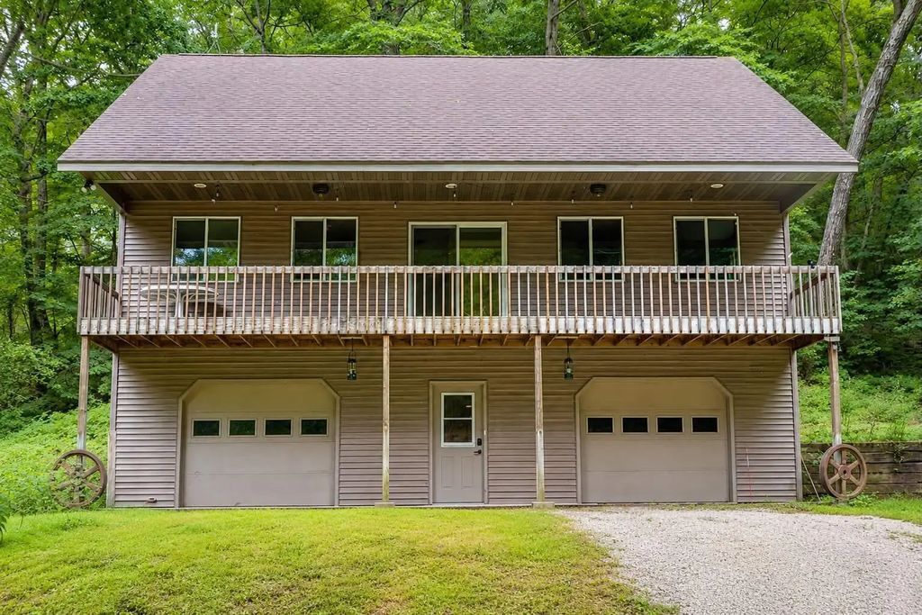 S7437 Forest Ln, Wheatland