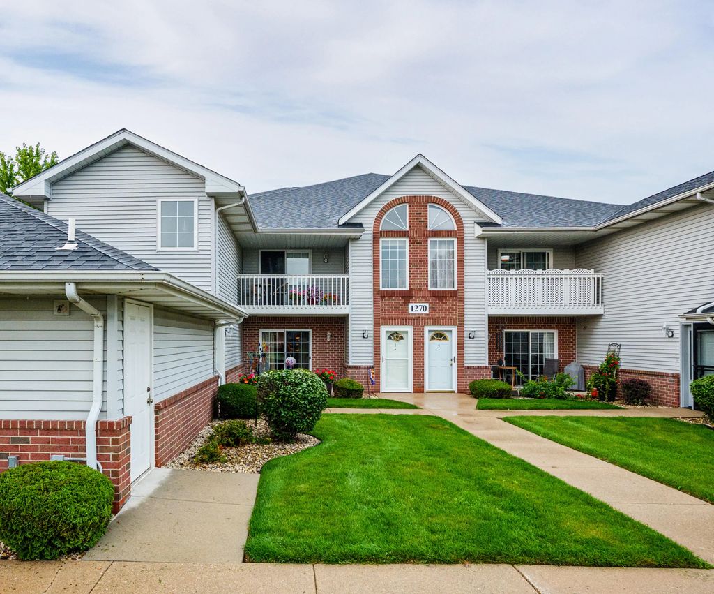 1270 Village Centre Dr 1, Somers