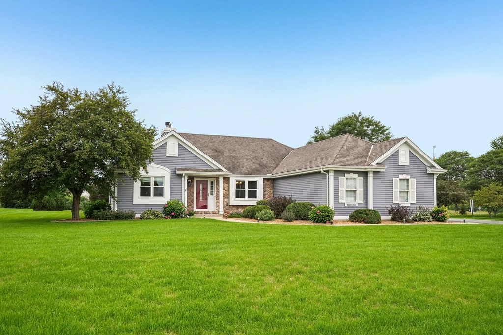 N64w13863 Cobblestone Dr, Menomonee Falls