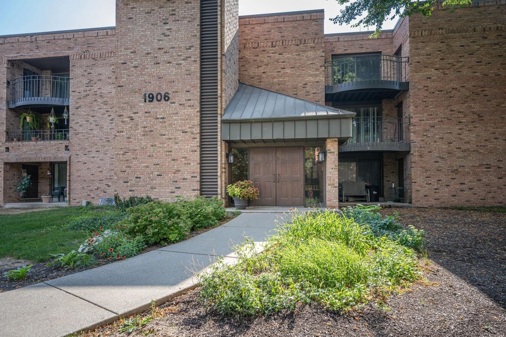 1906 E Shorewood Blvd 354, Shorewood