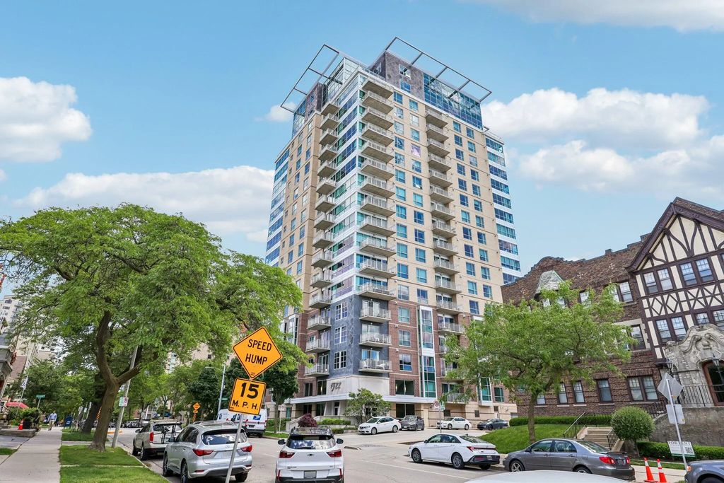 1522 N Prospect Ave 303, Milwaukee