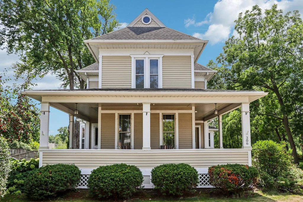 306 W Lake St, Lake Mills