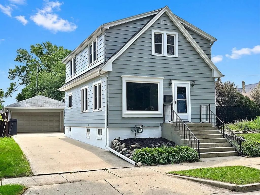 9609 W Grant St, West Allis