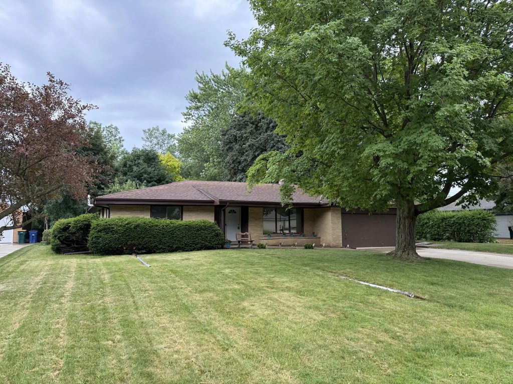8414 S Verdev Dr, Oak Creek