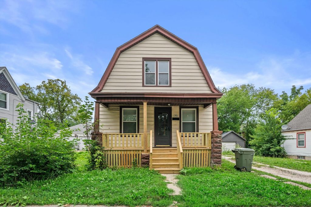 3026 W Eggert Pl, Milwaukee