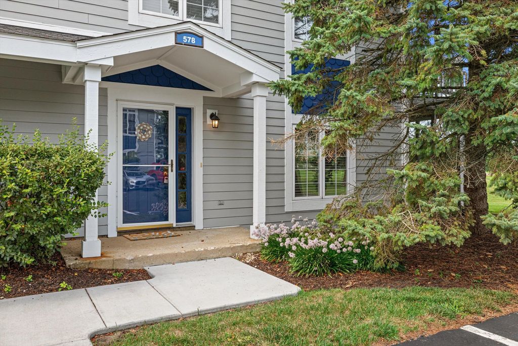 578 Geneva National Ave N 6-55, Geneva