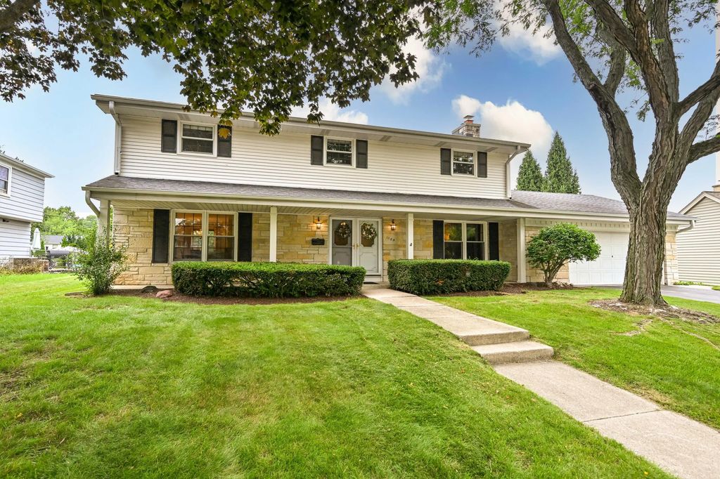 1128 Downing Dr, Waukesha