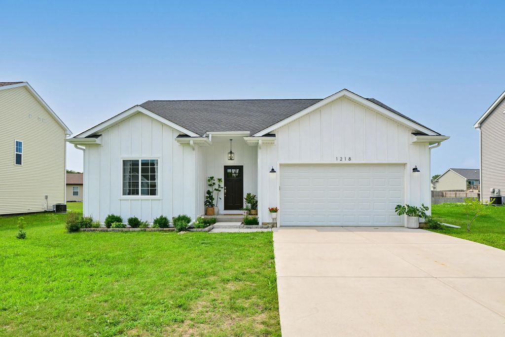 1218 Evergreen Dr, Delavan