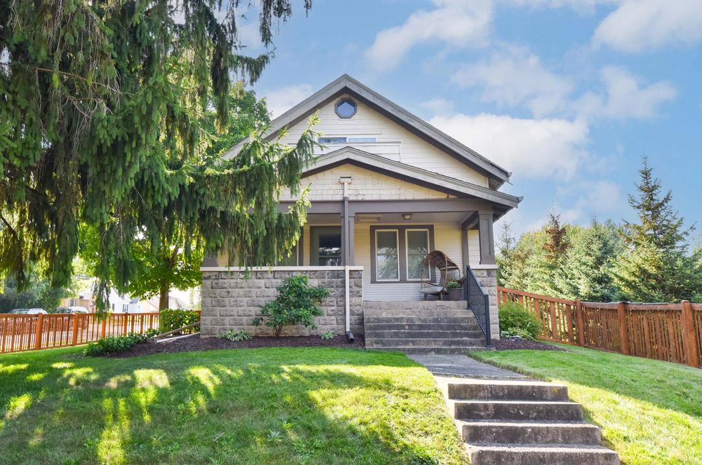 W161n9057 Hayes Ave, Menomonee Falls