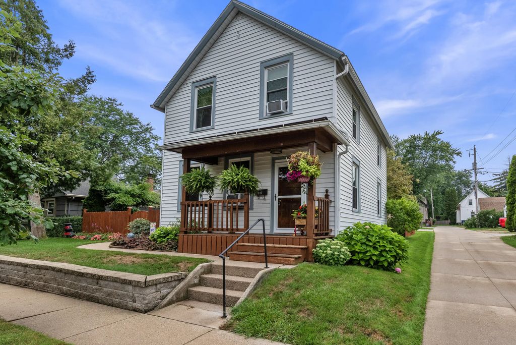 117 S Garfield Ave, Port Washington
