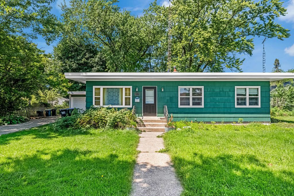 516 N Washington St, Elkhorn